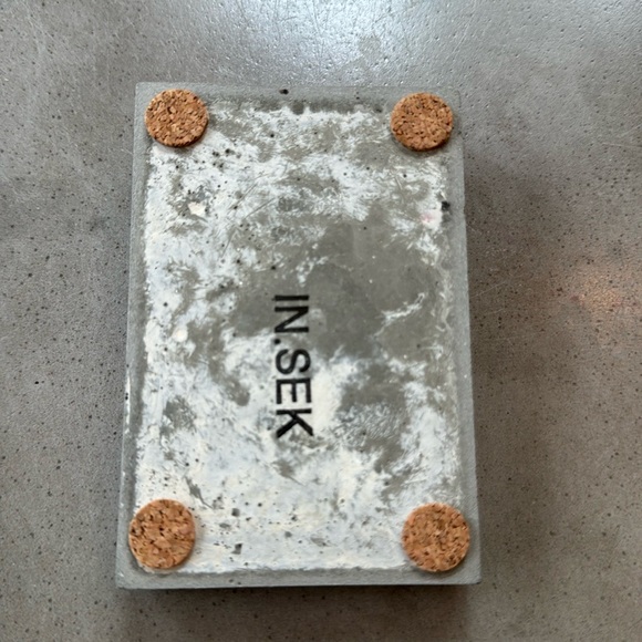 Concrete grey soap dish - Picture 7 of 9